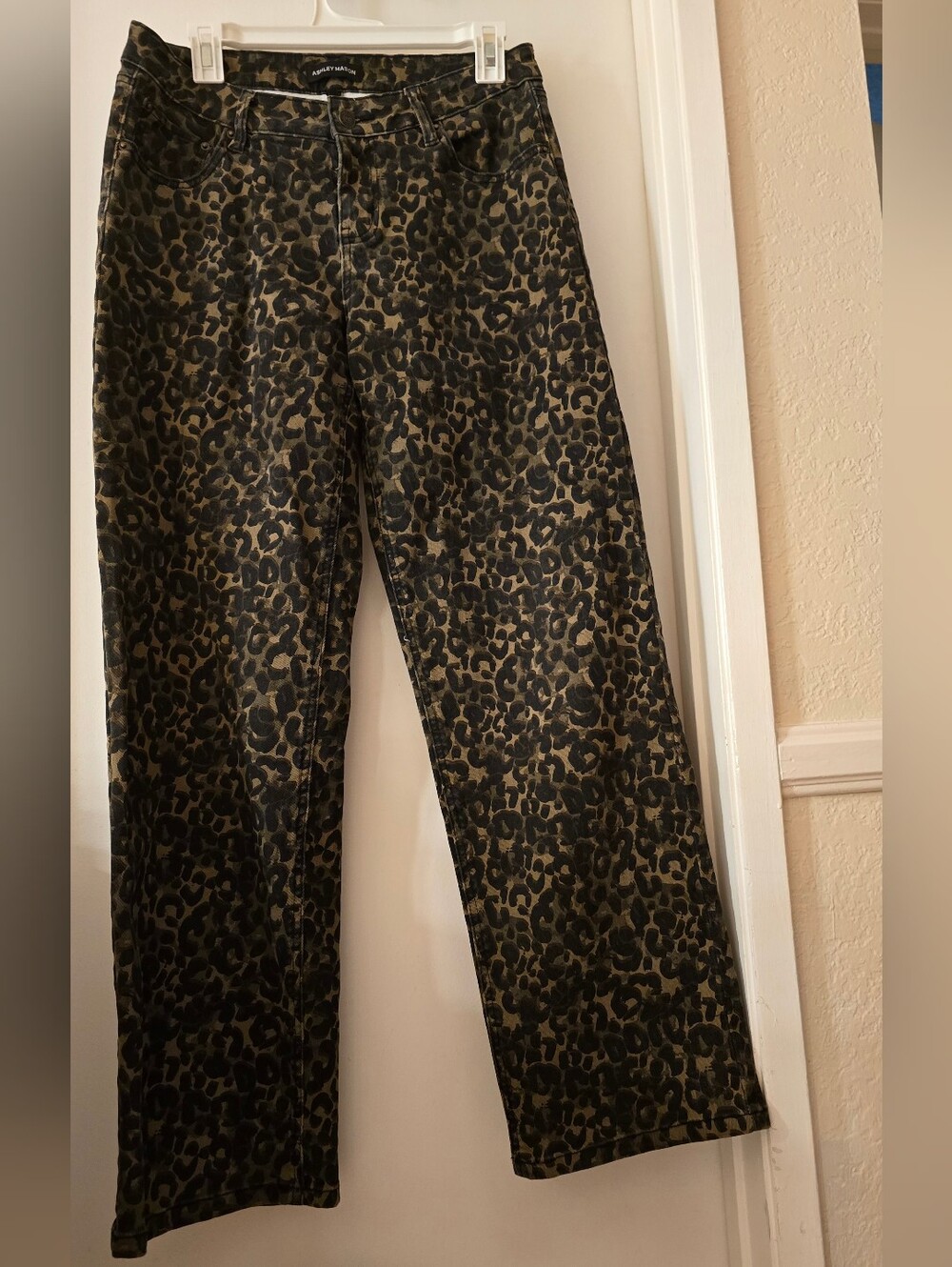 Ashley Mason Olive and Black Leopard Print Straight-Leg Pants Size 7/28